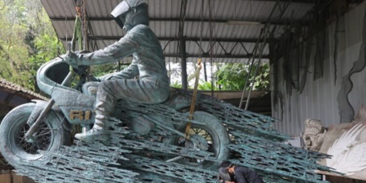 Inilah Fakta Menarik Patung Jokowi Naik Motor di Sirkuit Mandalika