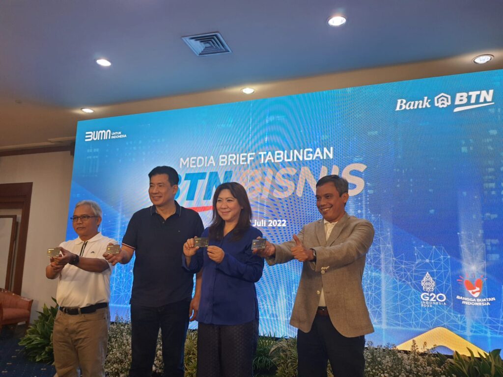 memberikan kemudahan transaksi kepada segmen pebisnis