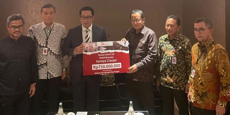 Otoritas Jasa Keuangan (OJK) dan Industri Jasa Keuangan (IJK) menyalurkan donasi untuk membantu masyarakat yang menjadi korban gempa bumi di Kabupaten Cianjur, Jawa Barat. (IST)