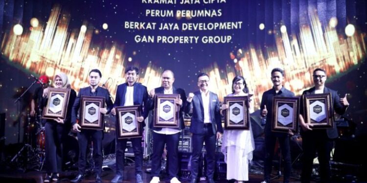 Ilustrasi menganugerahkan penghargaan kepada mitra pengembang property di Indonesia dengan capaian realiasi Kredit Pemilikan Rumah (KPR) tertinggi selama tahun 2022 (Dok BTN)