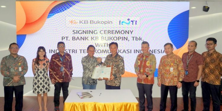 PT Bank KB Bukopin Tbk (KB Bukopin) bekerja sama dengan PT Industri Telekomunikasi Indonesia (Persero) atau INTI dalam penyaluran Kredit Usaha Rakyat (KUR) kepada para pelaku UMKM. (IST)
