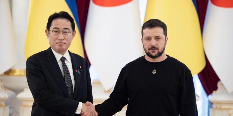 Perdana Menteri Jepang, Fumio Kishida dan Presiden Ukraina Volodymyr Zelensky (IST)