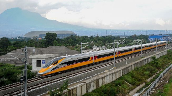 Uji Operasional Kereta Cepat Jakarta-Bandung