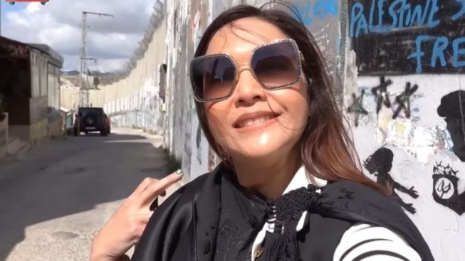 Momen Maia Estianty kunjungi Betlehem (YouTube/MAIA ALELDUL TV)