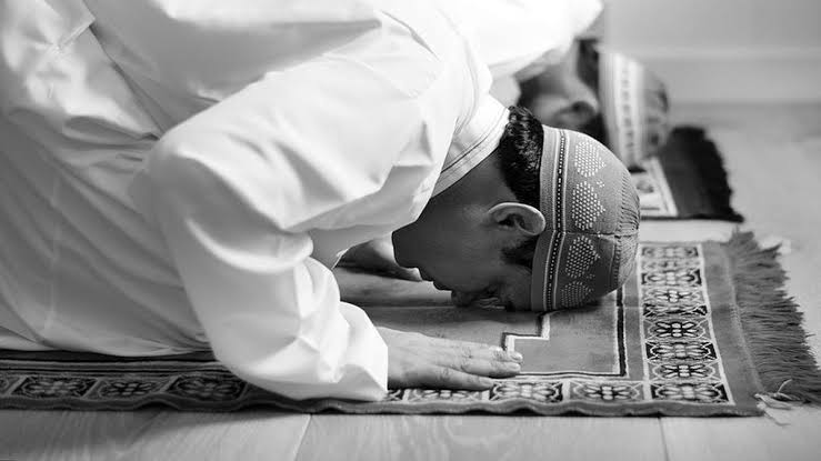 Tata Cara Sholat Taubat 2 Rakaat, Lengkap dengan Niat, Bacaan Doa, dan Waktu Pelaksanaannya